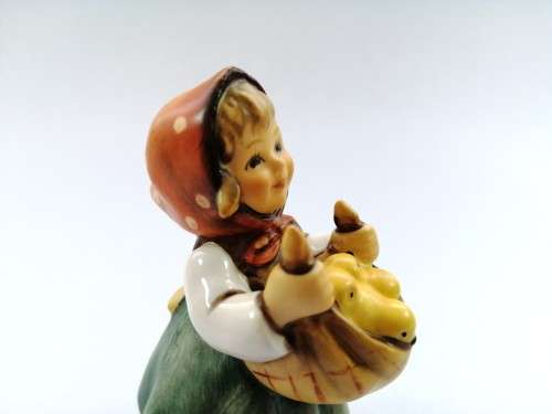 Goebel Hummel Figurine, Chicken Licken