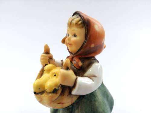 Goebel Hummel Figurine, Chicken Licken