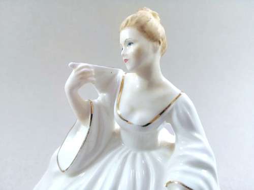 Coalport Figurine Ladies Of Fashion Samantha
