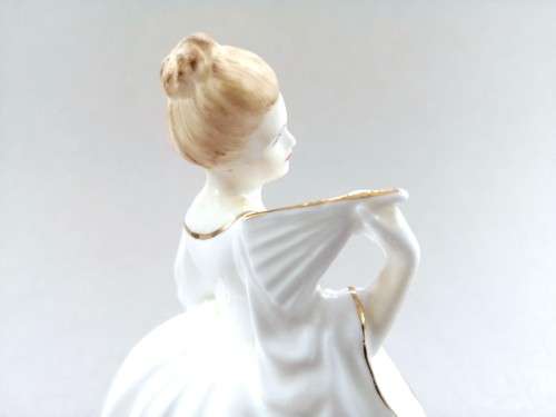 Coalport Figurine Ladies Of Fashion Samantha