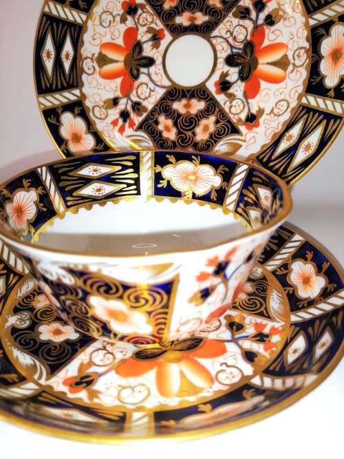 Beautiful Royal Crown Derby Antique hand painted Trio Imari Pattern