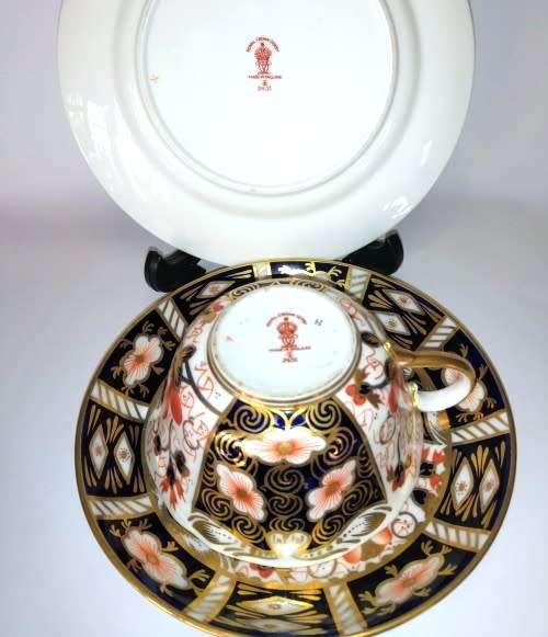 Beautiful Royal Crown Derby Antique hand painted Trio Imari Pattern