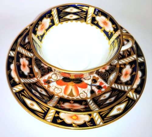 Beautiful Royal Crown Derby Antique hand painted Trio Imari Pattern