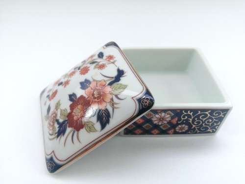 Imari Style Square Porcelain Lidded Trinket Box