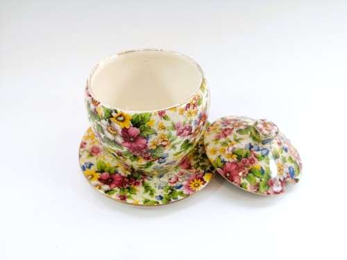 Really pretty Grimwades Royal Winton Cheadle 1951 Preserve Pot with Lid and Attached Saucer