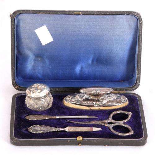 Cased hallmarked silver vanity / dressing set, hallmarked: Henry Matthews, Birmingham, 1909