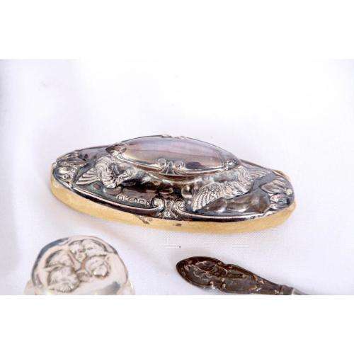Cased hallmarked silver vanity / dressing set, hallmarked: Henry Matthews, Birmingham, 1909