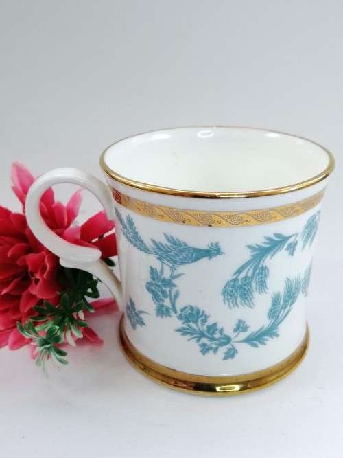 Stunning gilt rimmed Buckingham Palace 1994 mug
