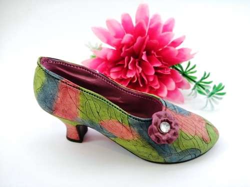 Vintage Collectable `Just The Right Shoe` by Raine - No. 25009 Rose Court