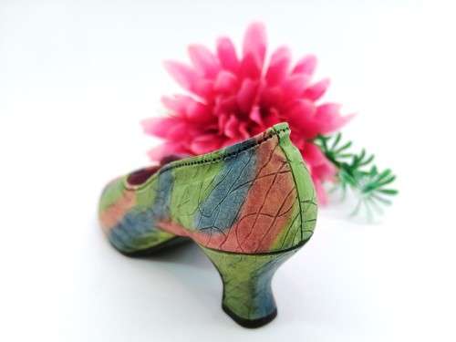 Vintage Collectable `Just The Right Shoe` by Raine - No. 25009 Rose Court