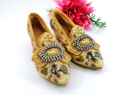 Pair of Designer Buckle Shoes 1998 Afternoon Tea Raine Just The Right Shoe #25016