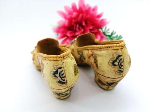 Pair of Designer Buckle Shoes 1998 Afternoon Tea Raine Just The Right Shoe #25016