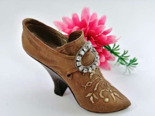 1998 Teetering Court item 25014 Just The Right Shoe Raine Willittis Designs