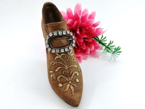 1998 Teetering Court item 25014 Just The Right Shoe Raine Willittis Designs