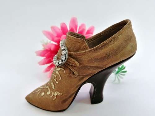 1998 Teetering Court item 25014 Just The Right Shoe Raine Willittis Designs