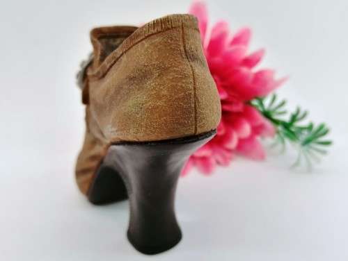 1998 Teetering Court item 25014 Just The Right Shoe Raine Willittis Designs