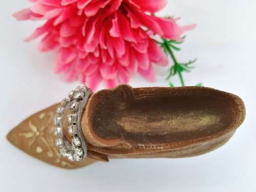 1998 Teetering Court item 25014 Just The Right Shoe Raine Willittis Designs