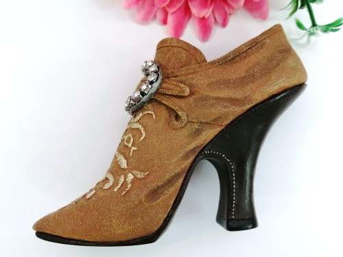 1998 Teetering Court item 25014 Just The Right Shoe Raine Willittis Designs