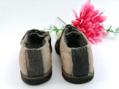 Keypoint miniature pair of shoes