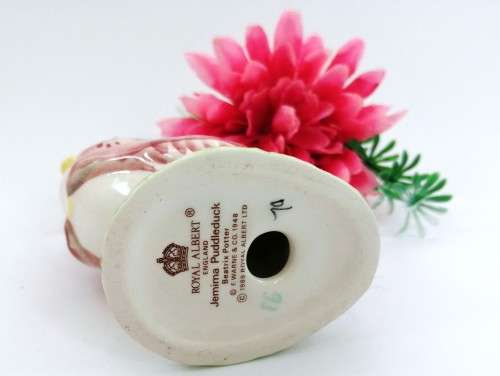 Royal Albert  Beatrix Potter ` Jemima Puddleduck  `