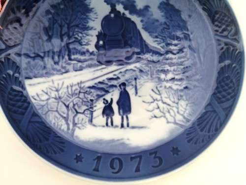 Royal Copenhagen Christmas Plate 1973 - `GOING HOME FOR CHRISTMAS`