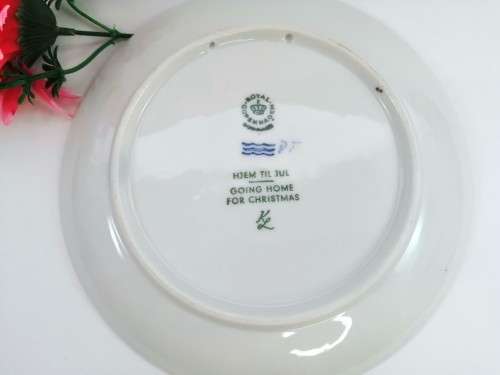 Royal Copenhagen Christmas Plate 1973 - `GOING HOME FOR CHRISTMAS`