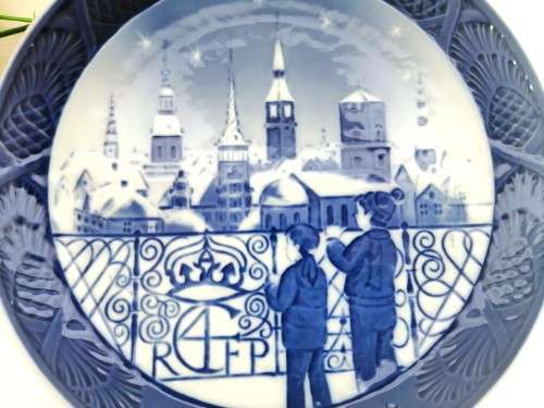Royal Copenhagen Christmas Plate 1988 - `CHRISTMAS EVE IN COPENHAGEN`