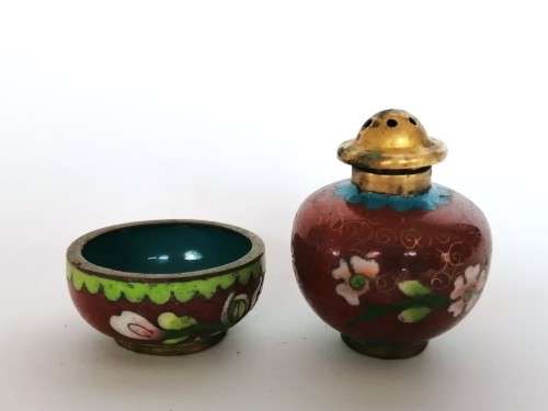 Beautiful vintage Chinese cloisonne cruet set, dating from the 1950s