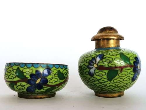 Beautiful vintage Chinese cloisonne cruet set, dating from the 1950s