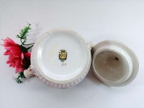 Fabulous Capodimonte Handmade Hand painted lidded dish Italy