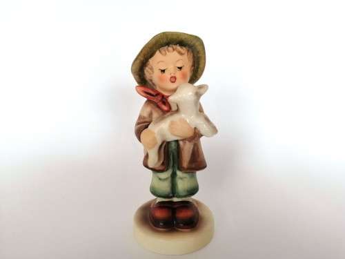 Goebel Hummel Figurine, Lost Sheep