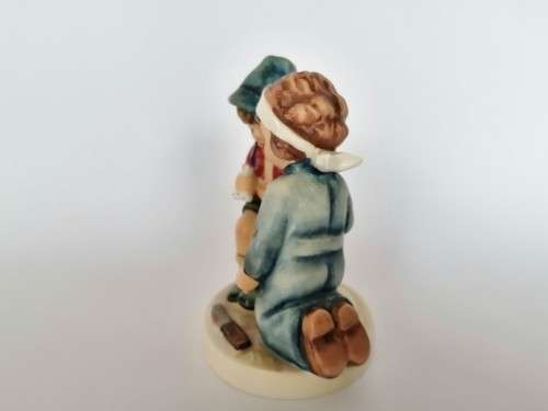 Goebel Hummel Little Nurse 376 Figurine TMK 6 Germany