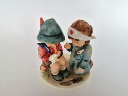 Goebel Hummel Little Nurse 376 Figurine TMK 6 Germany