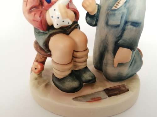 Goebel Hummel Little Nurse 376 Figurine TMK 6 Germany