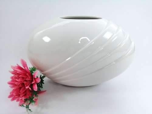 An exquisite Oval Mirenanion Portugal ceramic vase