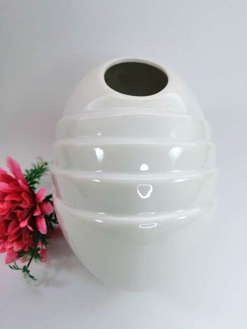 An exquisite Oval Mirenanion Portugal ceramic vase