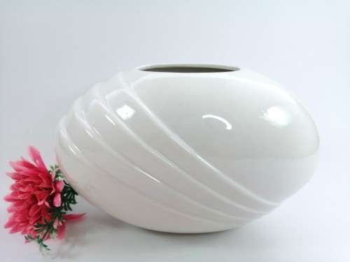 An exquisite Oval Mirenanion Portugal ceramic vase