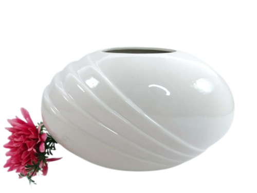An exquisite Oval Mirenanion Portugal ceramic vase