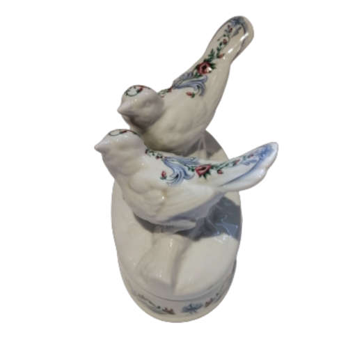 Elizabeth Arden Porcelain Southern Heirloom Lidded Container Pair of Love Doves