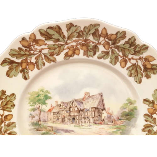 Royal Doulton Old English Inns D6072 ,The Bears Head Brereton Plate