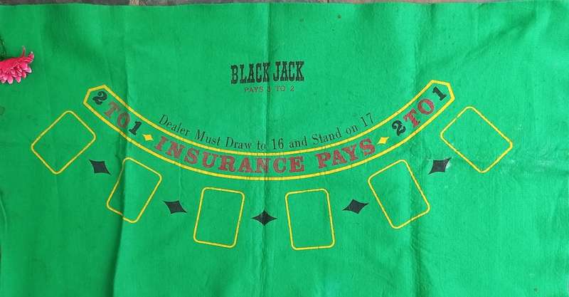 Vintage Blackjack 200 Chips Poker Set with Tablecloth