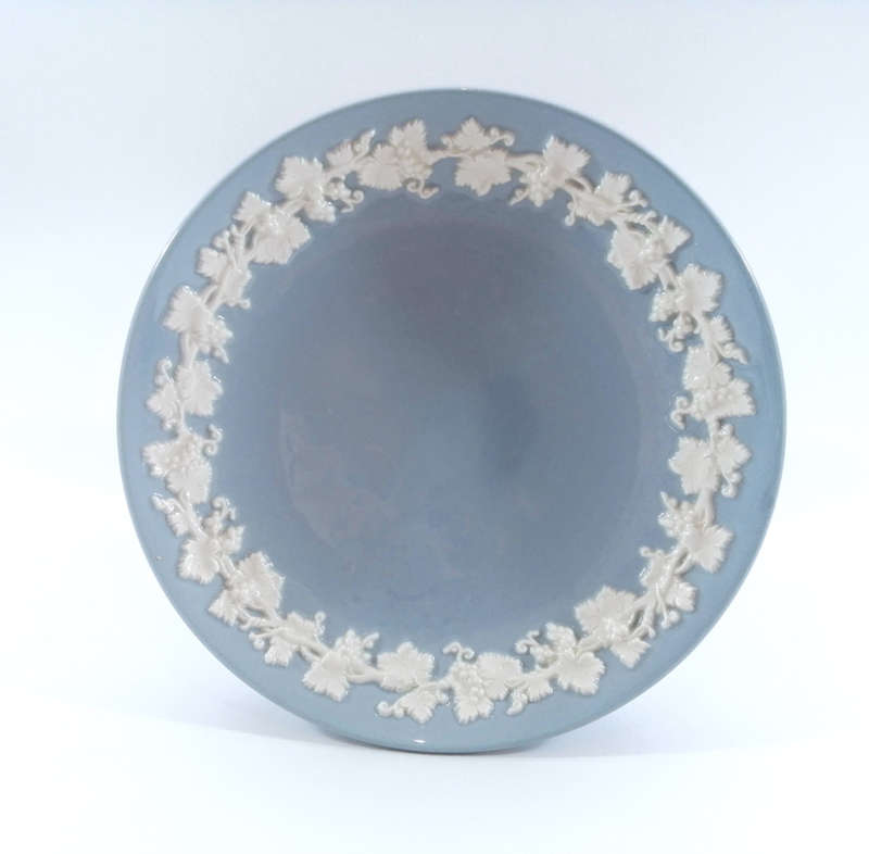 Wedgwood Queenswear Cream on Lavender Etruria Cake Stand