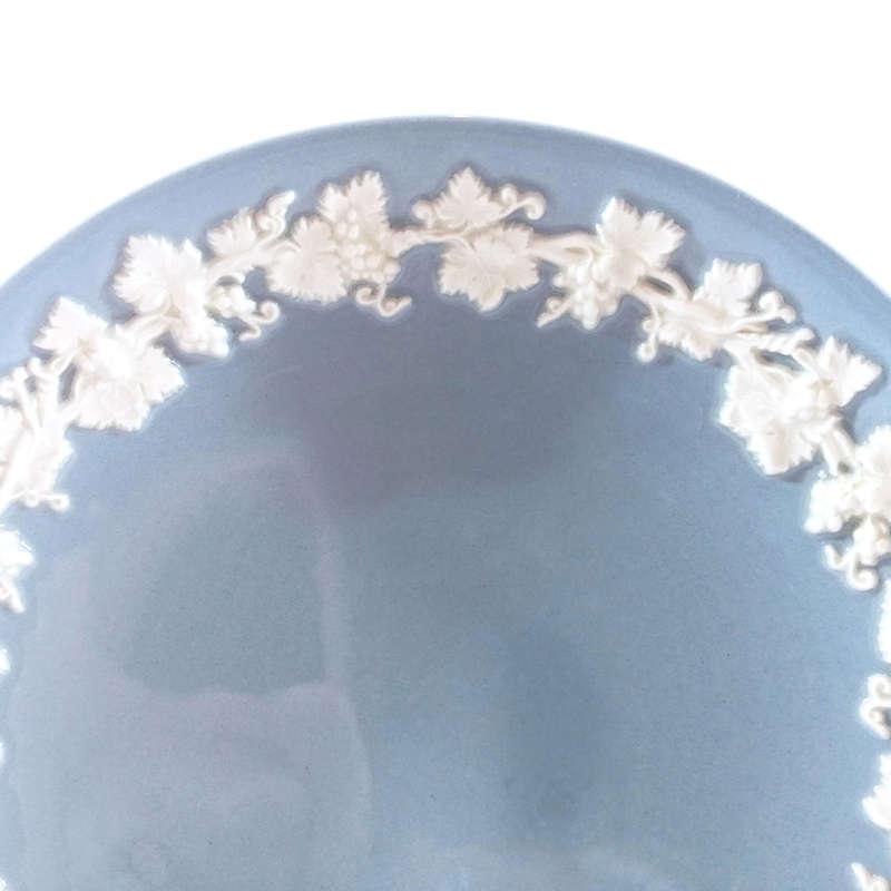 Wedgwood Queenswear Cream on Lavender Etruria Cake Stand
