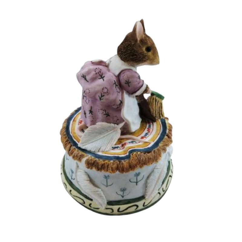 Border Fine Arts Beatrix Potter Hunca Munca Sweeping On Music Box