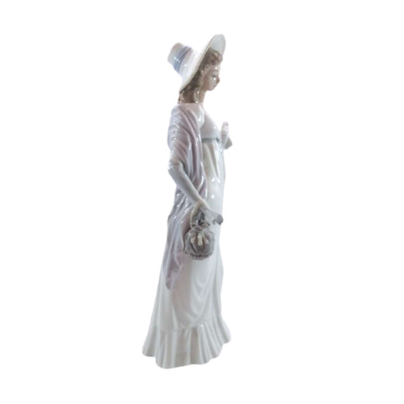 Lladro figurine retired Dainty Lady holding a Handkerchief and Purse
