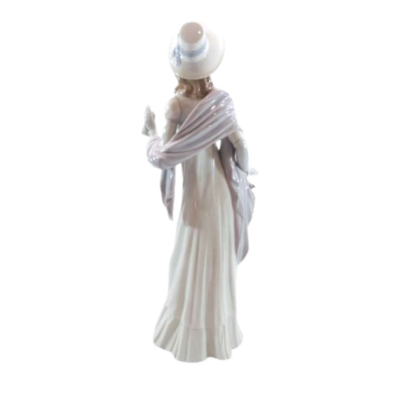 Lladro figurine retired Dainty Lady holding a Handkerchief and Purse