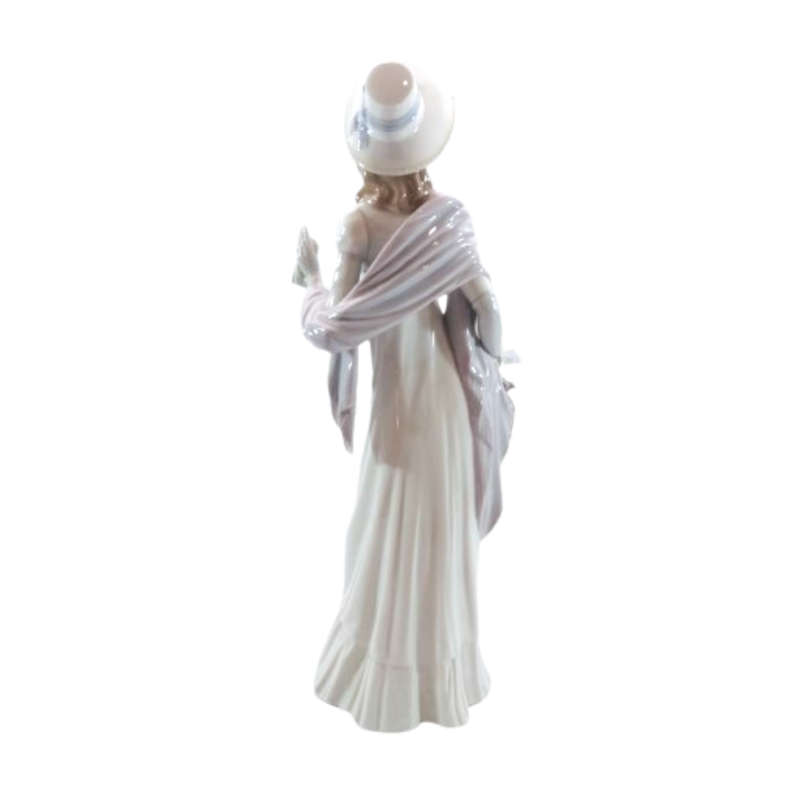 Lladro figurine retired Dainty Lady holding a Handkerchief and Purse