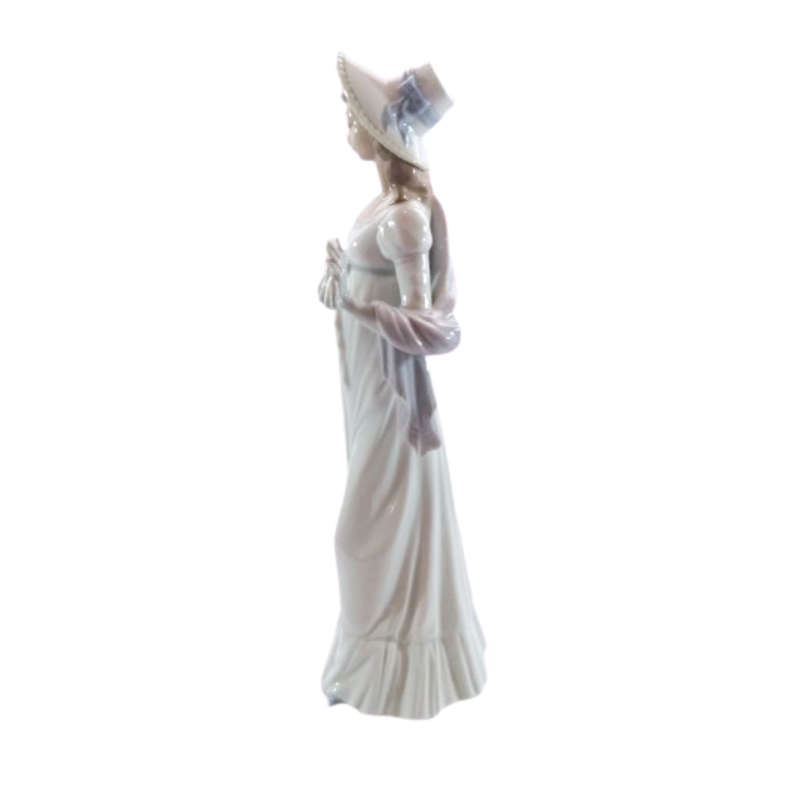 Lladro figurine retired Dainty Lady holding a Handkerchief and Purse