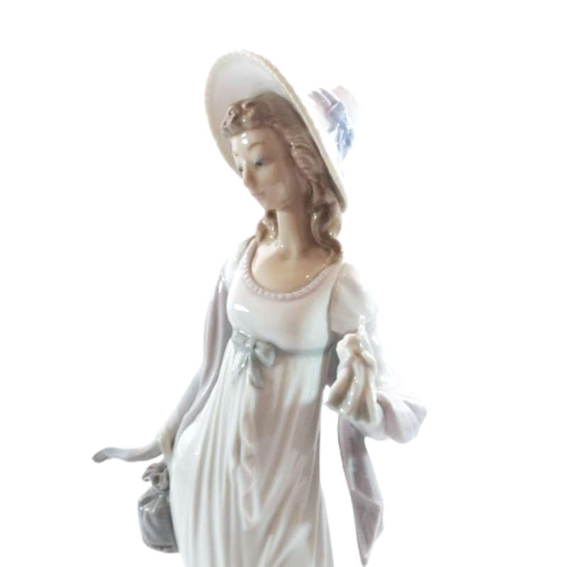 Lladro figurine retired Dainty Lady holding a Handkerchief and Purse