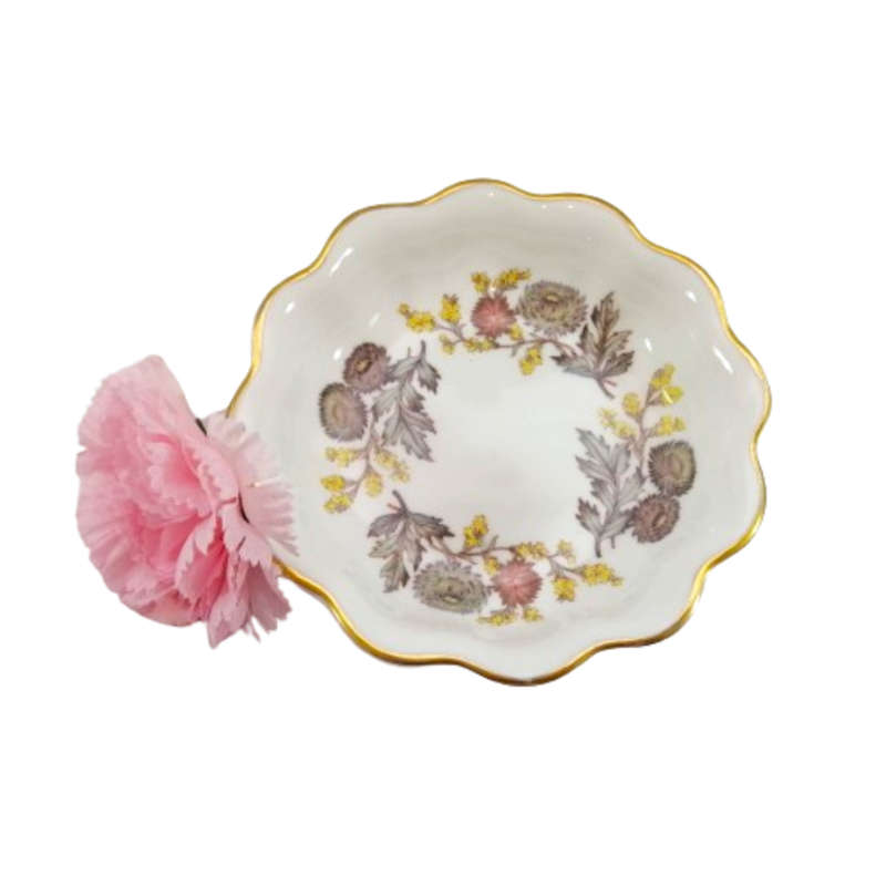 Wedgwood  Lichfield Scalloped Dish
